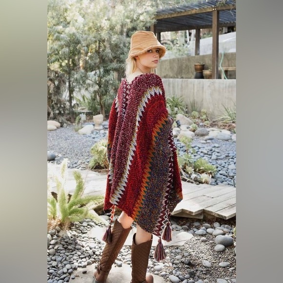 Colorful Crochet Patterned Ruana in Maroon - Picture 14 of 15